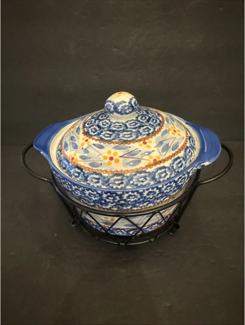 Temptations By Tara Old World Blue 10 Oz Round Covered Casserole W Metal Stand